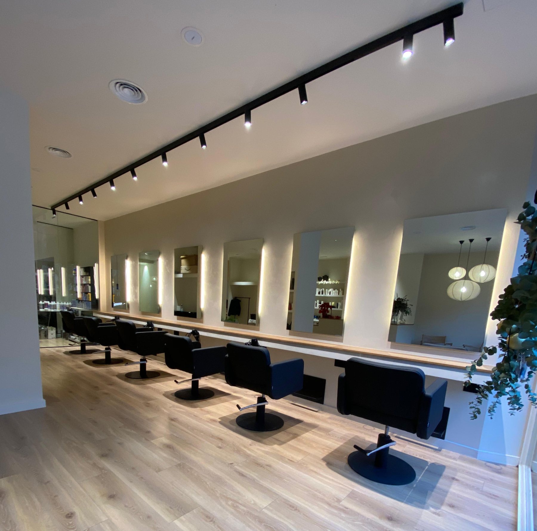 Detalle de diseño interior comercial para espacio de bienestar Aqua Aura