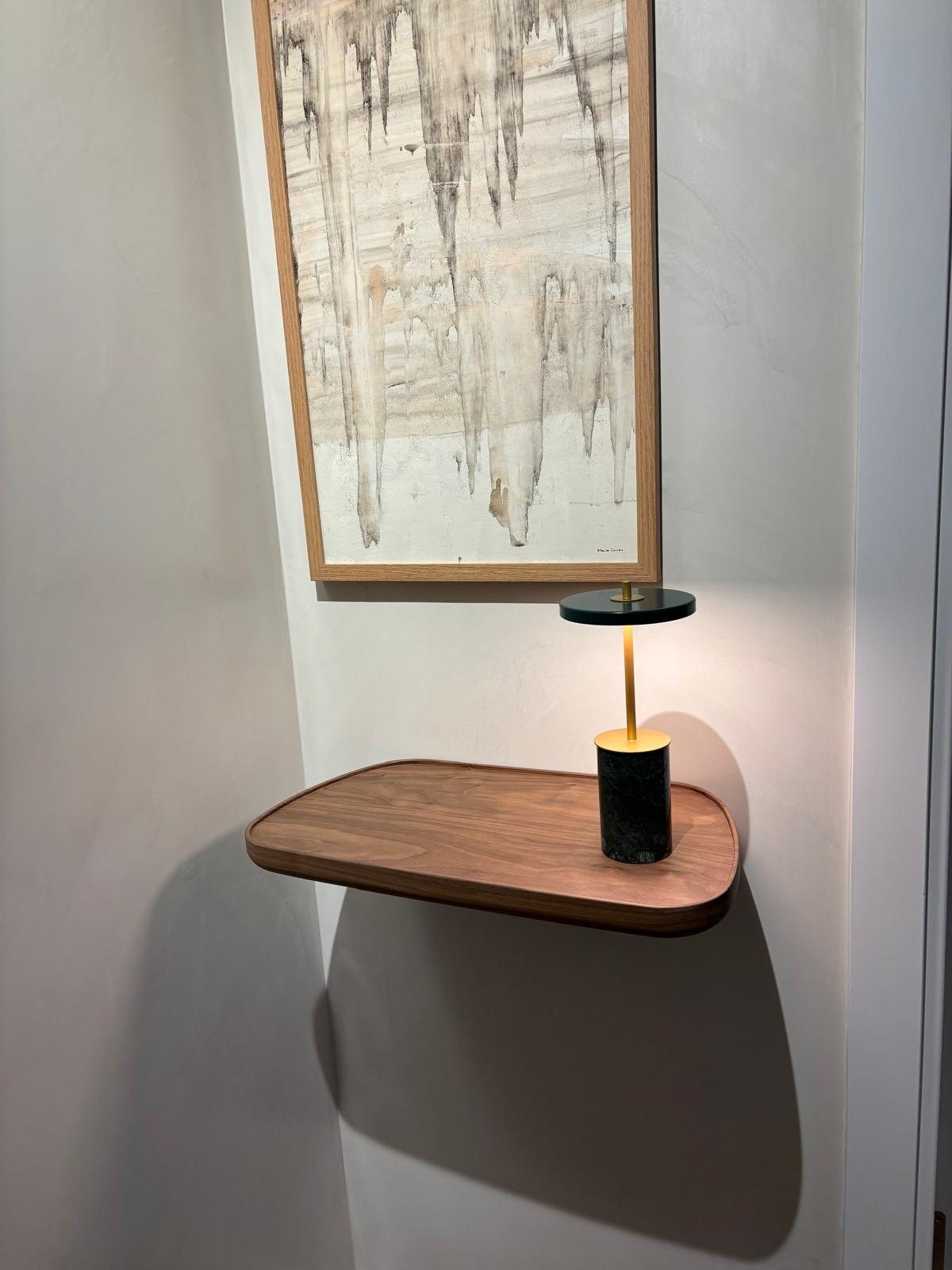 Proyecto de recibidor en Molins de Rei con composición decorativa elegante