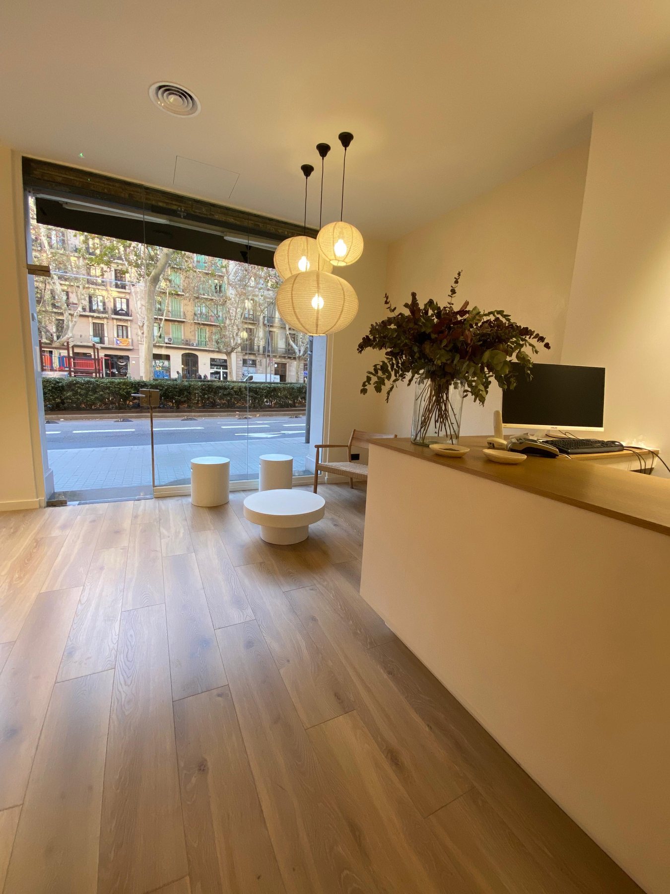 Proyecto de interiorismo comercial Aqua Aura Spa Capilar en Barcelona